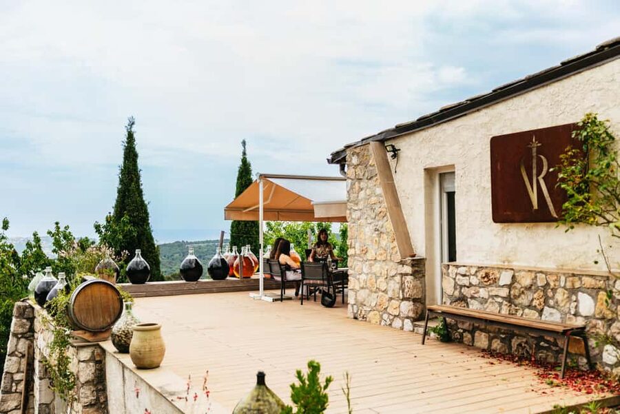 Dinner in the vineyard French Riviera - Who will enjoy this experience most