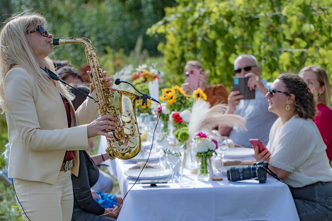 Dinner in the vineyard French Riviera - The role of Andra and her team