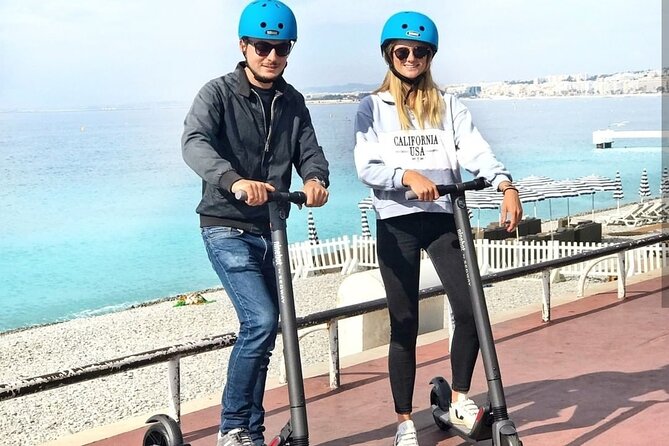 Electric Kick scooter Rental in Nice - Helmet and lock: small inclusions that matter