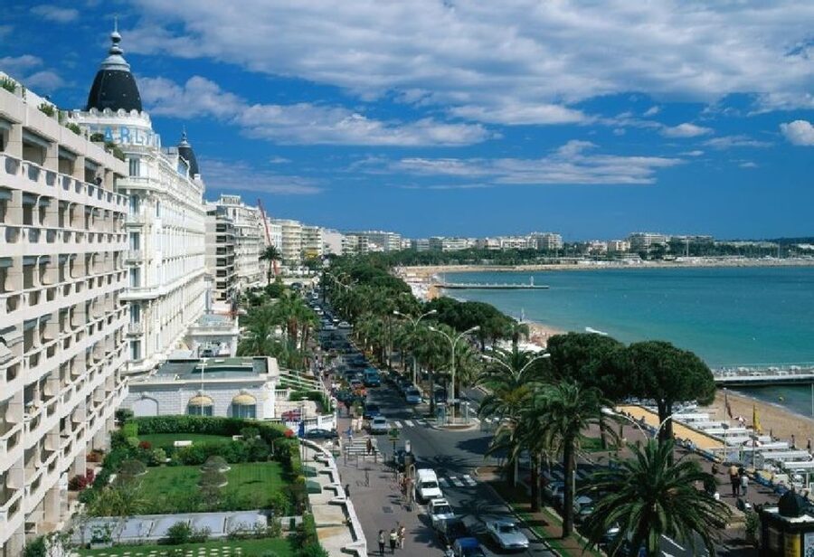 French Riviera & Medieval Villages Full-Day Private Tour - The private vehicle is part of the value