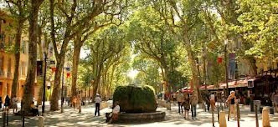 From Nice: Full-Day Provence and Lavender Tour - Moustiers-Sainte-Marie, fountains and stone lanes