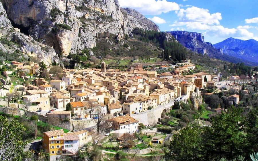From Nice: Gorges du Verdon Guided Tour - Guides, minivan comfort, and the value of $163