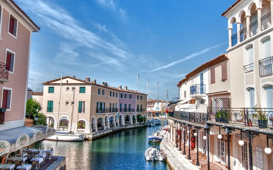 From Nice: Saint-Tropez and Port Grimaud Full-Day Tour - What the transport and group size mean