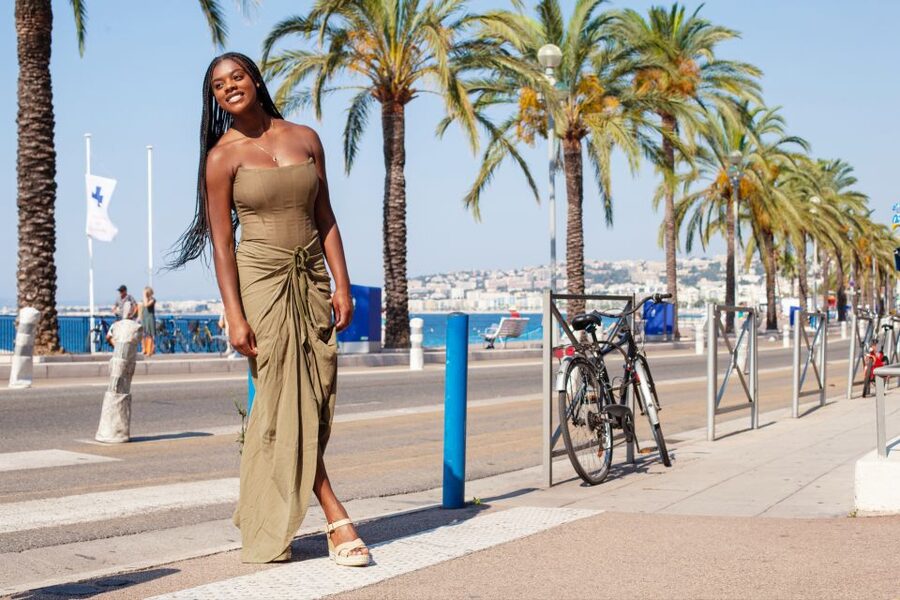 Individual photo walk in the Old Town of Nice - The Promenade des Anglais and the sea