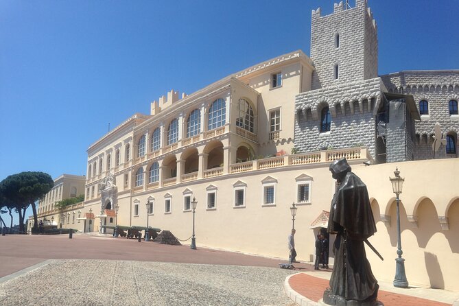 Monaco & Èze - The Moyenne Corniche gives the tour its opening view