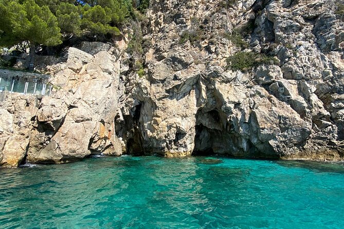 Nautical excursion - Nice-Monaco 2H30 - Èze and Mala Bay: the trip’s most dramatic stretch