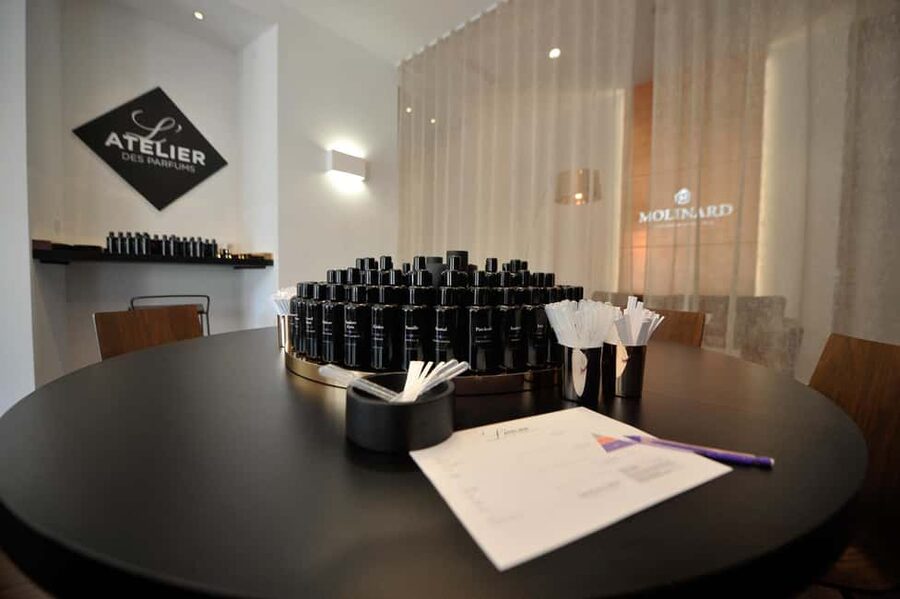 Nice: 1-hour Perfume Workshop - Learning the architecture of a perfume