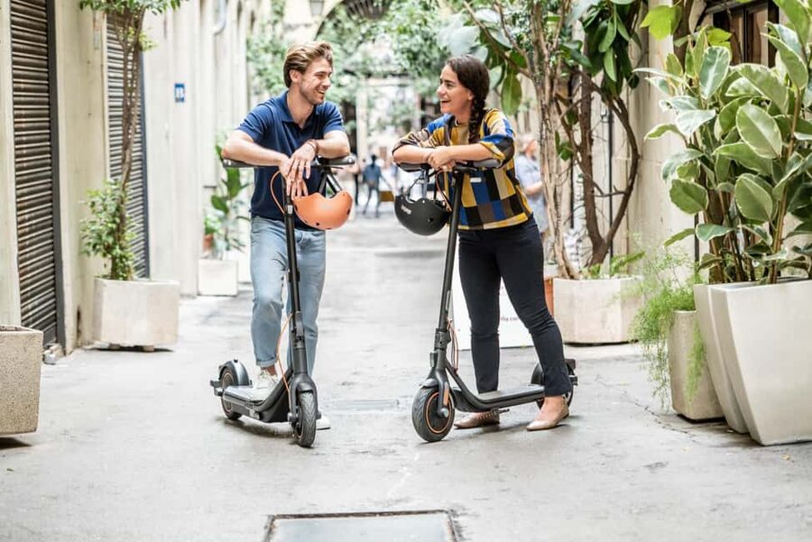 Nice: 1h30 E-scooter highlights tour - Garibaldi Square and Port Lympia