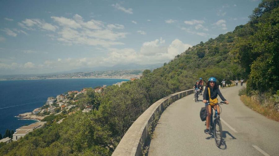 Nice: City Highlights Bike tour - Along the Promenade des Anglais and past the Negresco