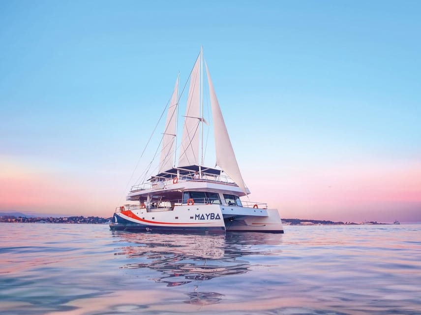 Nice : Dinner at Sea on a Maxi Catamaran - Villefranche, Cap Ferrat - Leaving Nice on the Maxi Catamaran Mayba