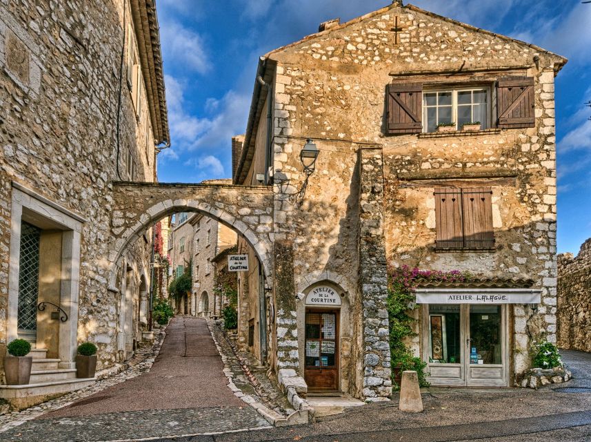 Nice: Medieval Villages Full-Day Guided Trip - Gourdon, high above the Mediterranean