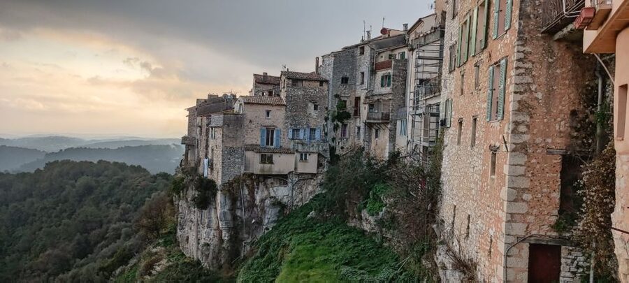 Nice: Medieval Villages Full-Day Guided Trip - The van, pickup, and group size
