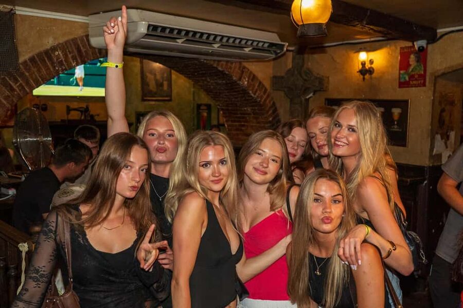 Nice: Party Bar Crawl with Club VIP, 6 Shots, and Games - Timing, meeting point, and what to wear