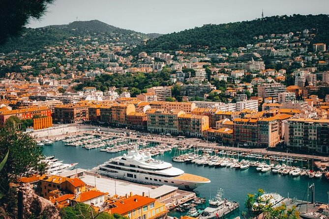 Nice Private Custom Walking Tour With A Guide (Private Tour) - The main weakness: guide quality can vary