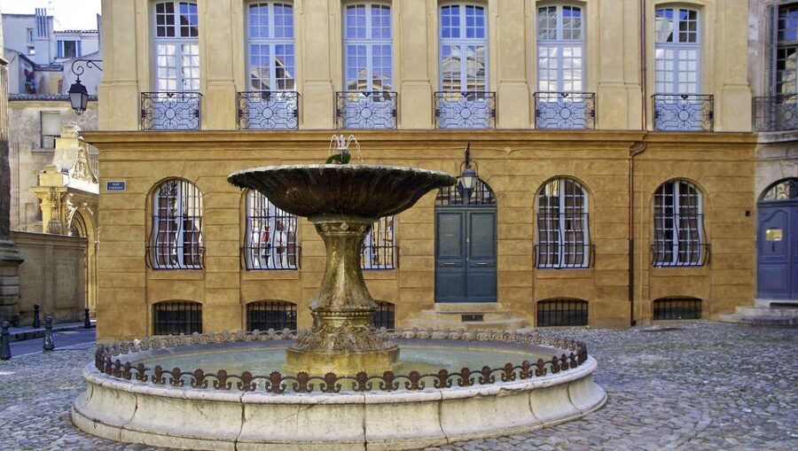 Private Day Trip to Provence and Lavender Fields - What private touring does well