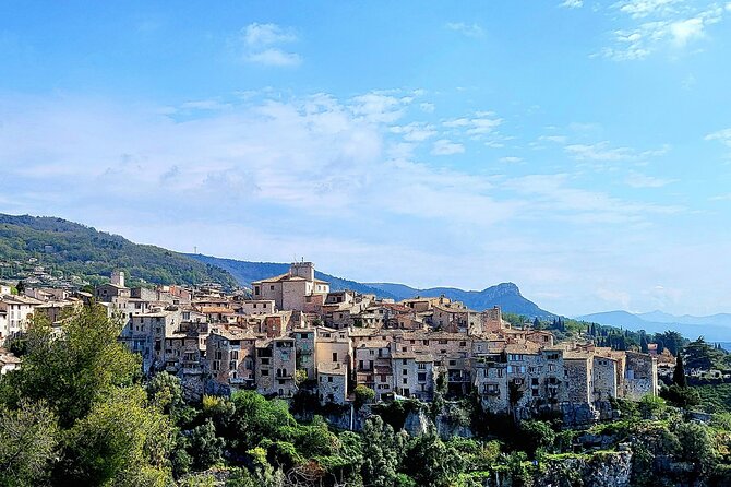 Private discovery of the hinterland of the Côte d'Azur - St-Paul-de-Vence, art and stone ramparts