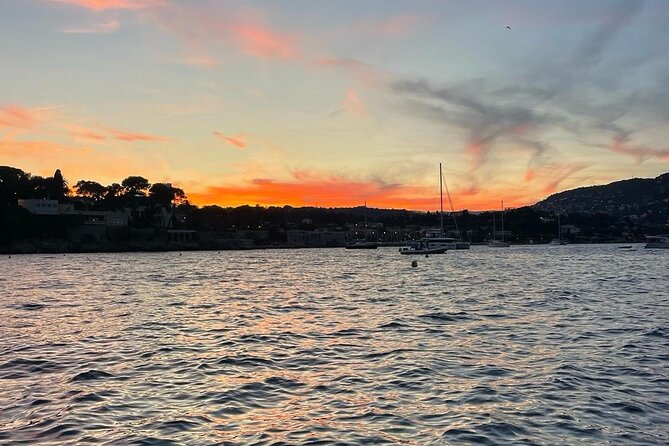 Private Luxury Boat Tour of the Beautiful Riviera Nice / Monaco - The sunset route and the lighthouse finish