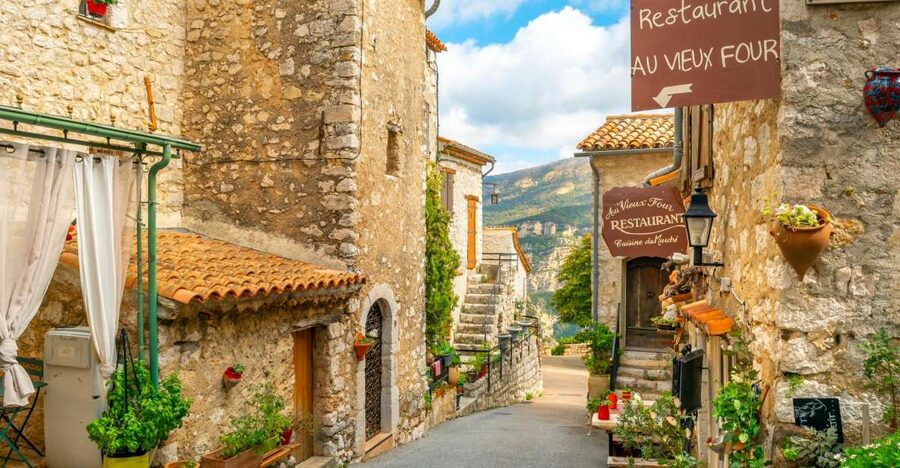 Provence Countryside & Medieval Villages Day Trip - Five very different stops in nine hours