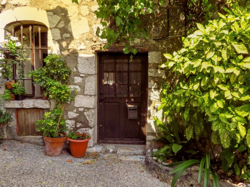 Provence Countryside & Medieval Villages Day Trip - What the private format changes
