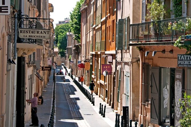 Provence, Vineyards and Lavender Fields Private Day Trip - Château La Coste and the vineyard stop
