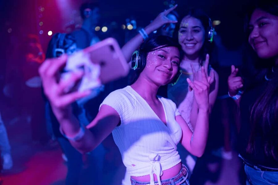 Pub Crawl Nice: Free Shots,Best Bar, Secret Surprise with us - Free shots, drink deals, and the real cost