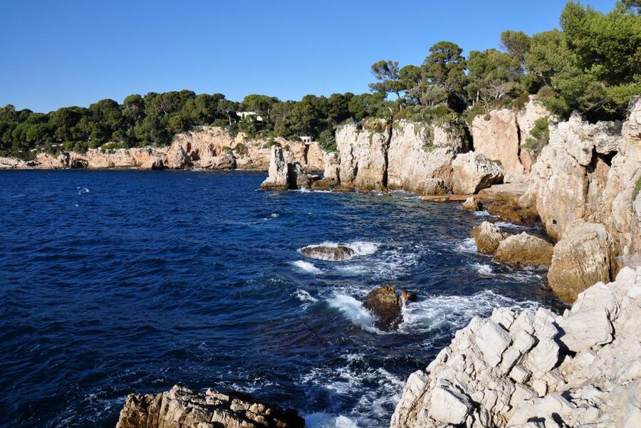 Saint Paul de Vence, Antibes, and Cannes from Nice - Antibes: from market lanes to millionaire yachts