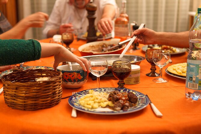 share a traditional meal with licauw - A garden setting in summer