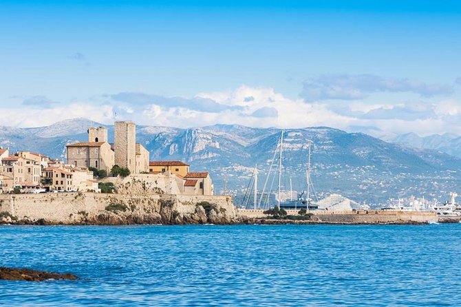 Transfer - Nice Airport> Antibes - A useful choice for families and larger parties