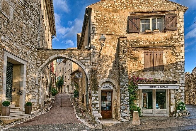 Villages Médiévaux,Grasse, Gourdon, Tourrettes sur Loup, St Paul - Who will get the most from this tour