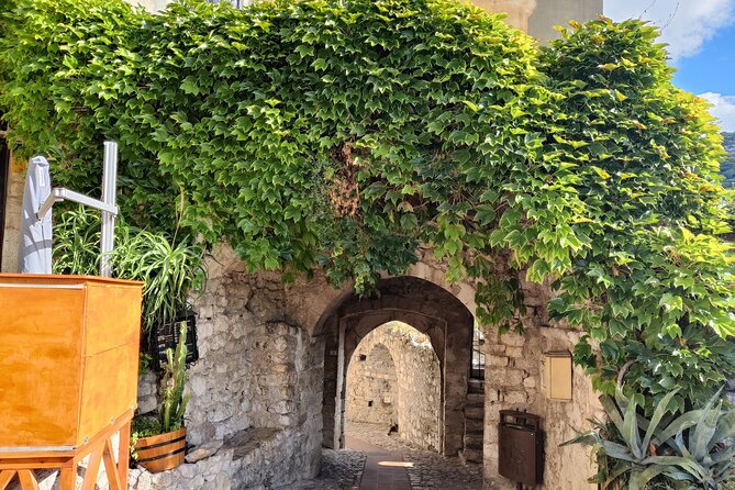 Visit of the Medieval Village of Èze - The Chapel of the Holy Cross