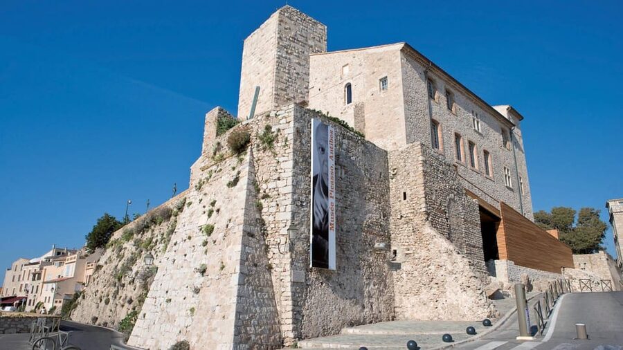 Visit Saint Paul de Vence, Antibes, and Cannes: 7-Hour Tour - Antibes: ramparts, markets, and Picasso