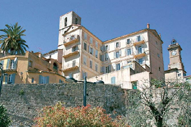 West Coast and Countryside shared & Guided tour from Nice - Antibes, old streets beside the sea