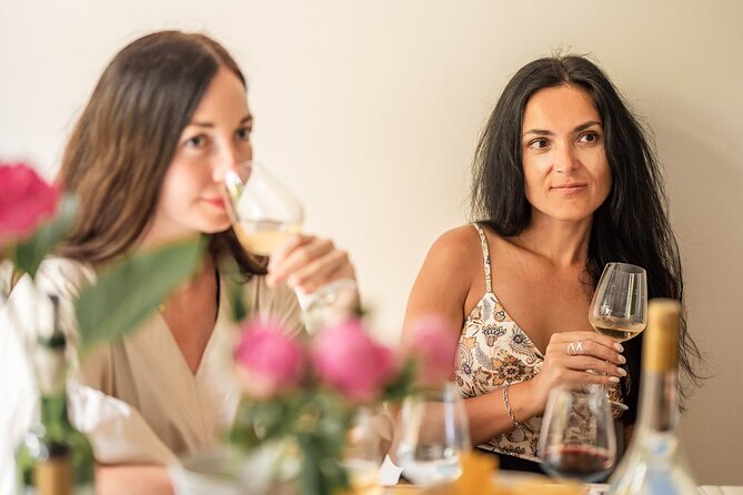 Wine Tasting Class: Tour de France in Nice City Centre - Cheese pairings that make the tasting more practical