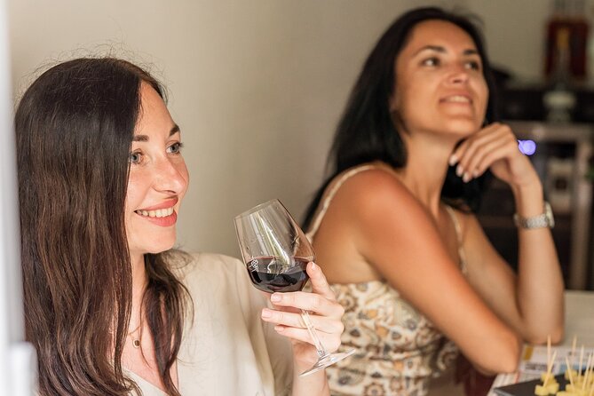 Wine Tasting Class: Tour de France in Nice City Centre - The room, group size, and overall mood